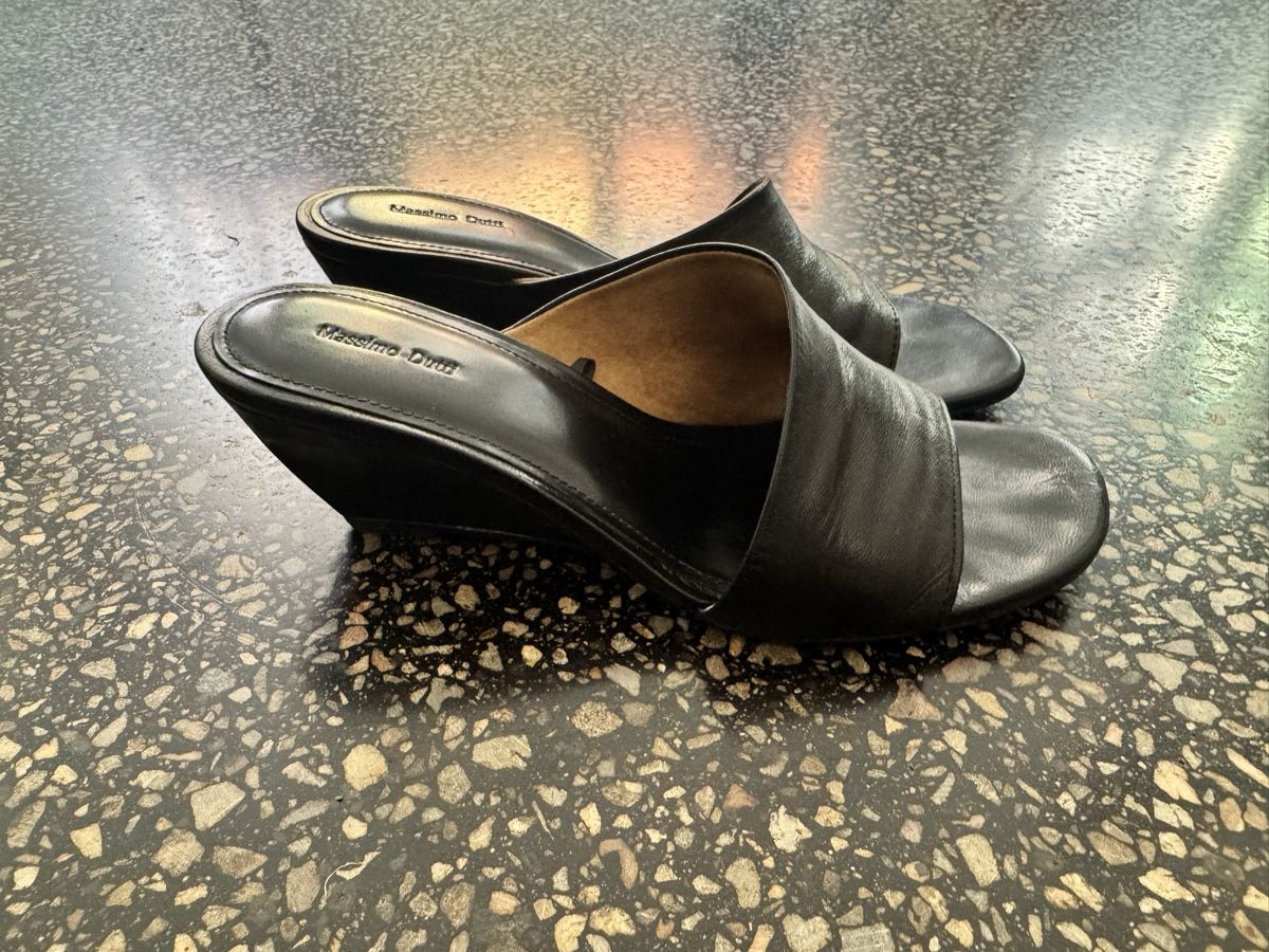Massimo Dutti Scarpe da donna: Massimo dutti leather wedge black sandal size 37 – Usato da Zürich venduto da gva_r9gs
