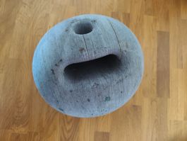 Alte Bowlingkugel