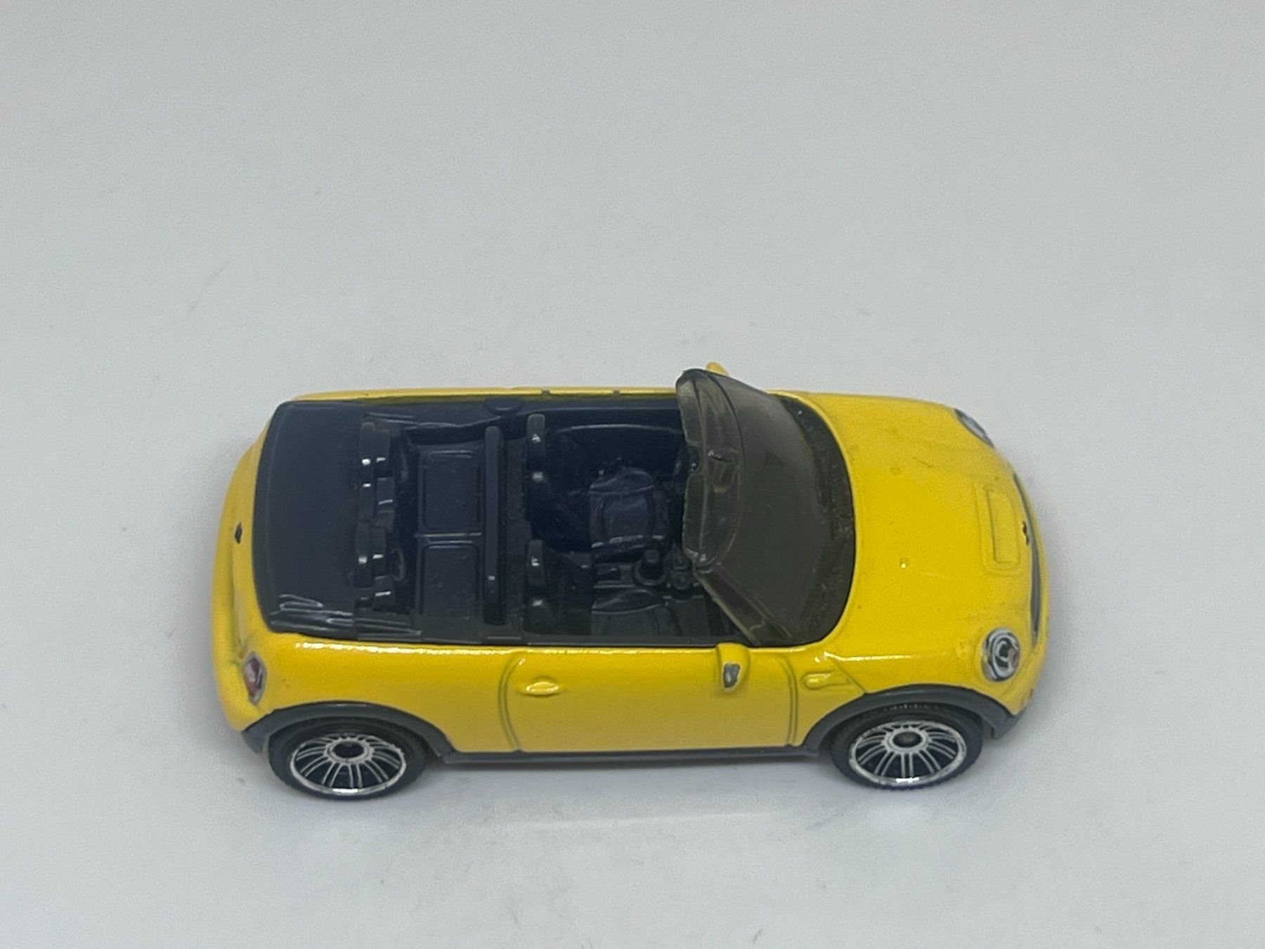 Matchbox Modellini d'auto: Matchbox Mini Cooper S Cabrio (2010) #667 – Usato da Wildegg venduto da LaaBoutique 1