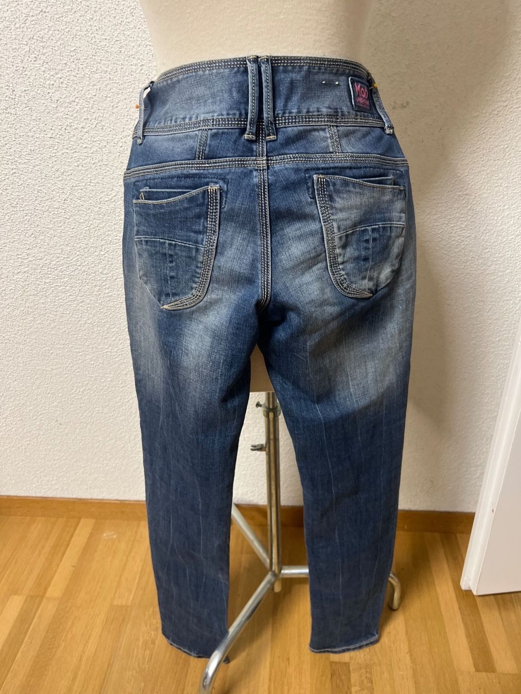 Jeans: lässige M.O.D Jeans 27/32 – Nuovo (secondo la descrizione) da Maienfeld venduto da 8796 3