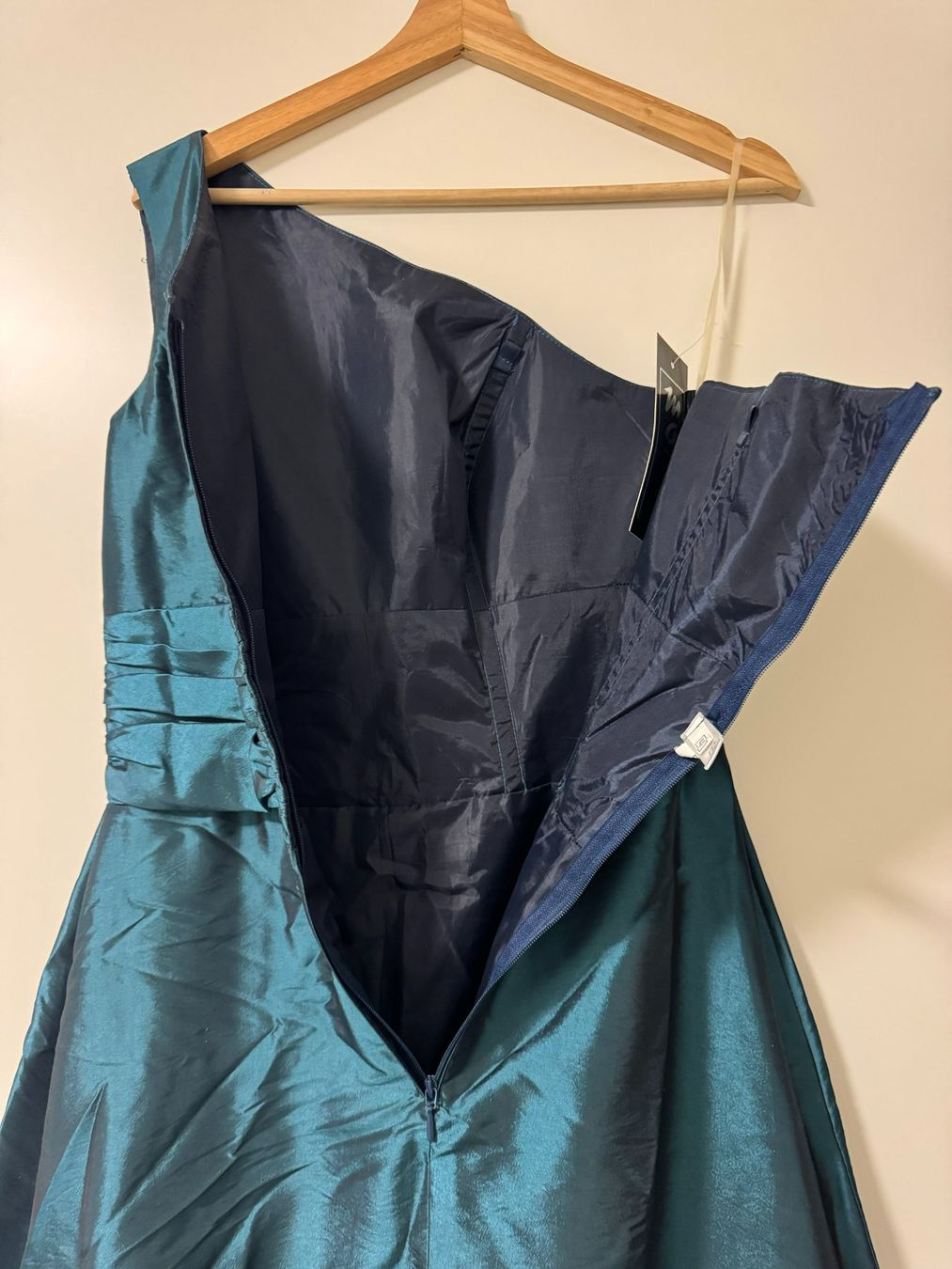 Vestiti: Elegantes Abendkleid, Gr. 40 (passt eher 36/38) – Nuovo (secondo la descrizione) da Zürich venduto da pamleano 2