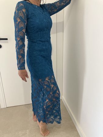 Elegantes, blaues Maxikleid mit Spitze, Grösse 38
