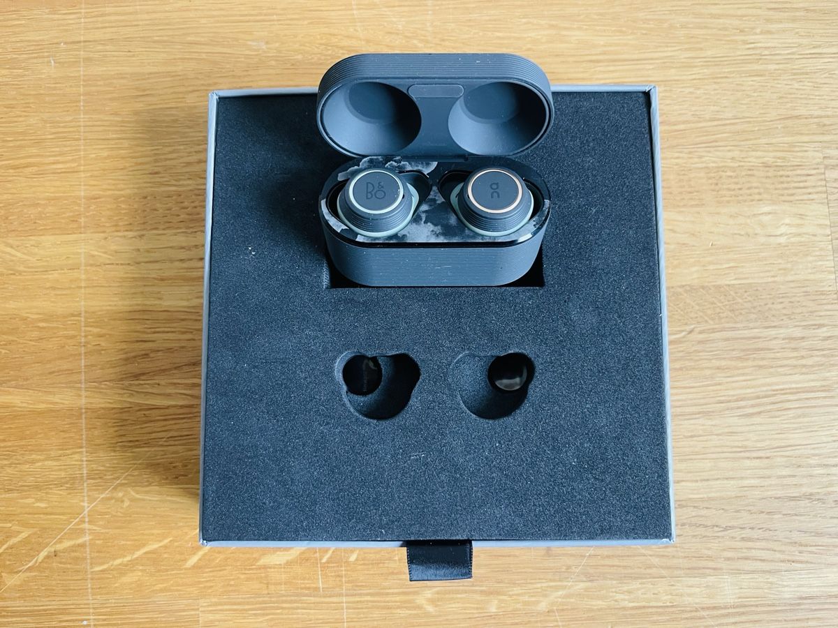 Bang & Olufsen Cuffie: Écouteurs sans fil B&O E8 Sport Edition. – Usato da Zürich venduto da Ndzinga 1