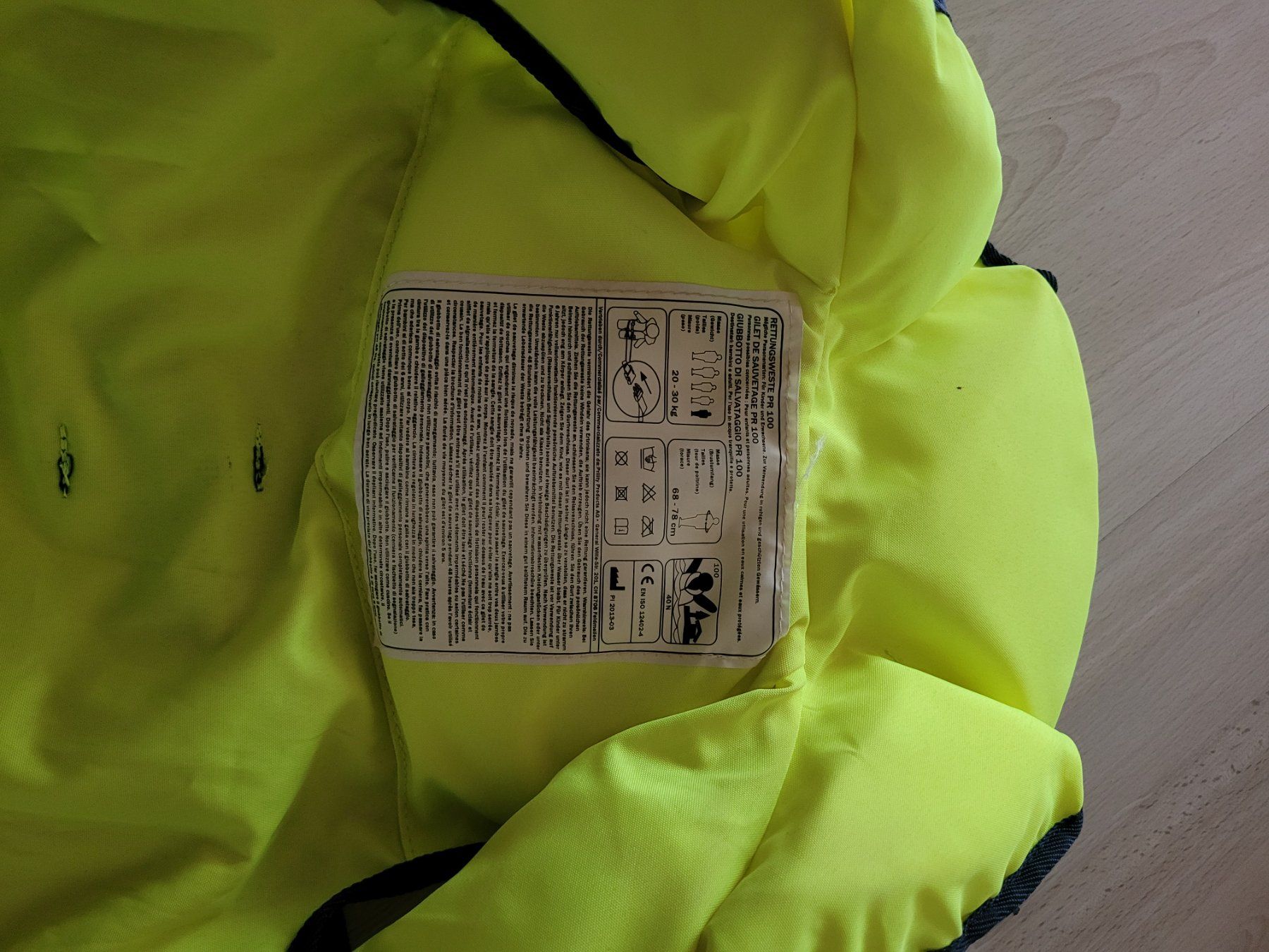 Giubbotti di salvataggio: Rettungsweste / Schwimmweste – Usato da Inwil venduto da Flower2325 1