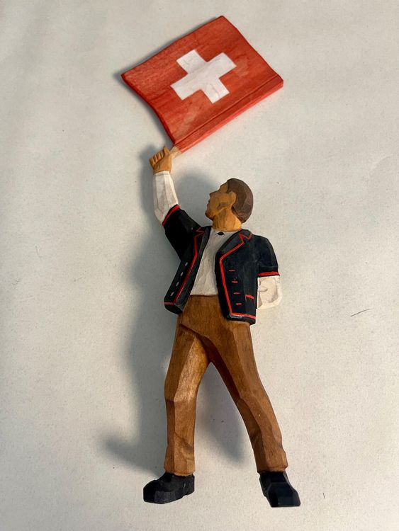 Huggler Holzschnitzerei Brienz Fahnenschwinger 16 cm (Gebraucht) in ...