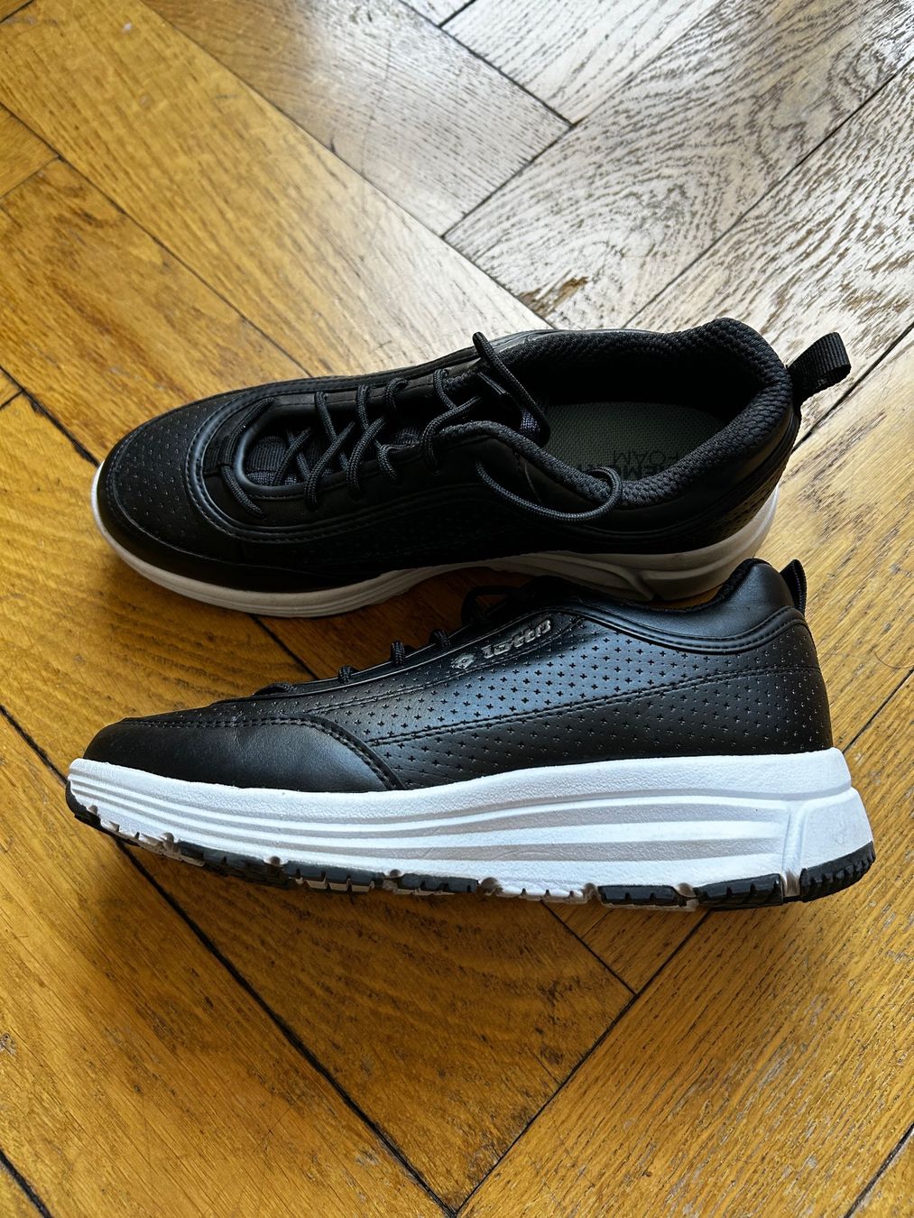 Scarpe da donna: Lotto Sneaker, neuwertig, Gr. 38,5 – Usato da Bern venduto da mts_2hcy 3