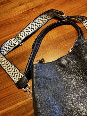 Beuteltasche Leder schwarz