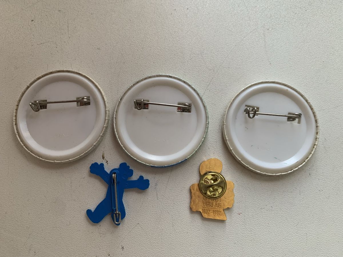 Placchette & Badge: Globi Anstecknadel, Pin, 5 Stk. – Usato da Egg b. Zürich venduto da ohtannenbaum 1