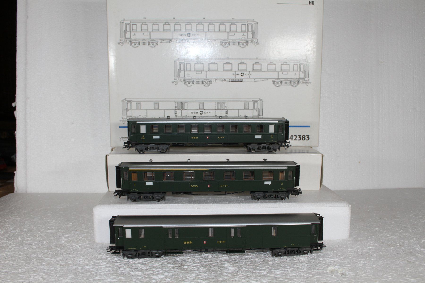 Märklin Modelleisenbahnen: Märklin SBB Wagen-Set ´Schweizer Oldtimer-Personenzug´ – Gebraucht aus Triesen von gleis8