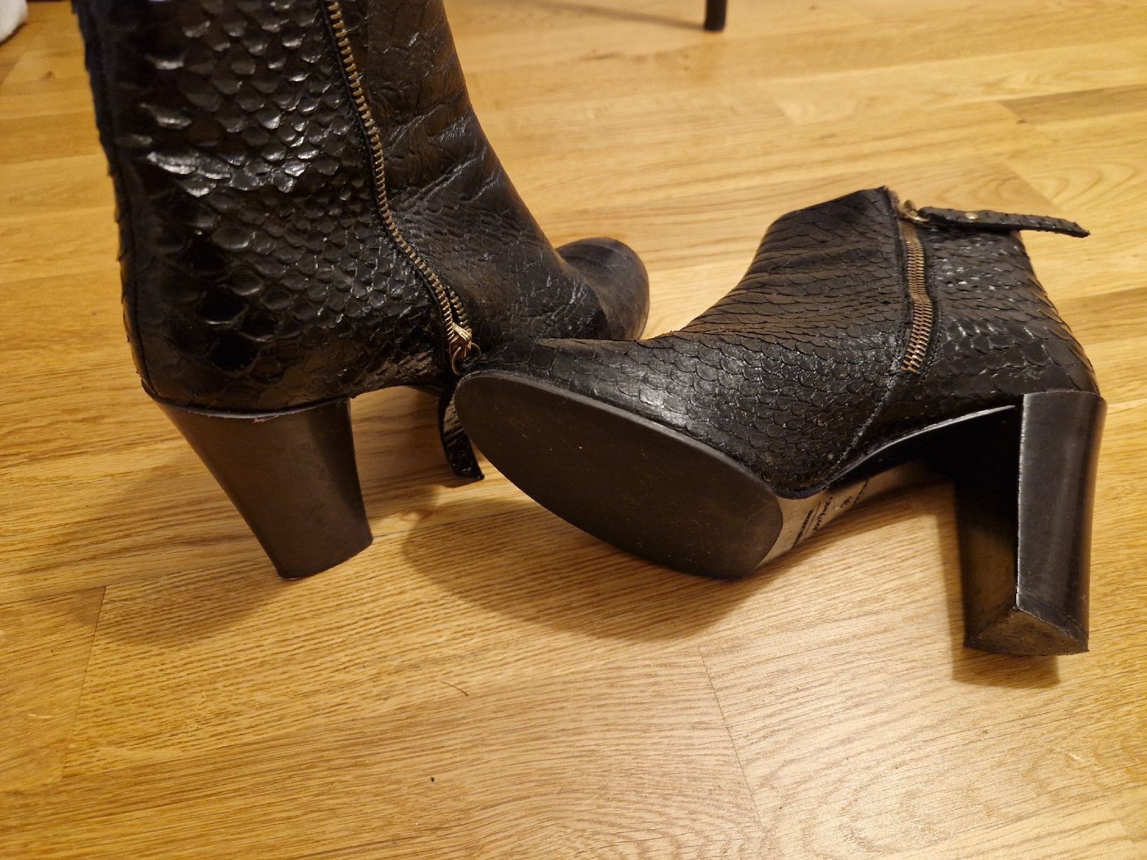 Scarpe da donna: Stylish Black Leather Ankle Boots - Size 38 – Usato da Bern venduto da soa_y6fn 3