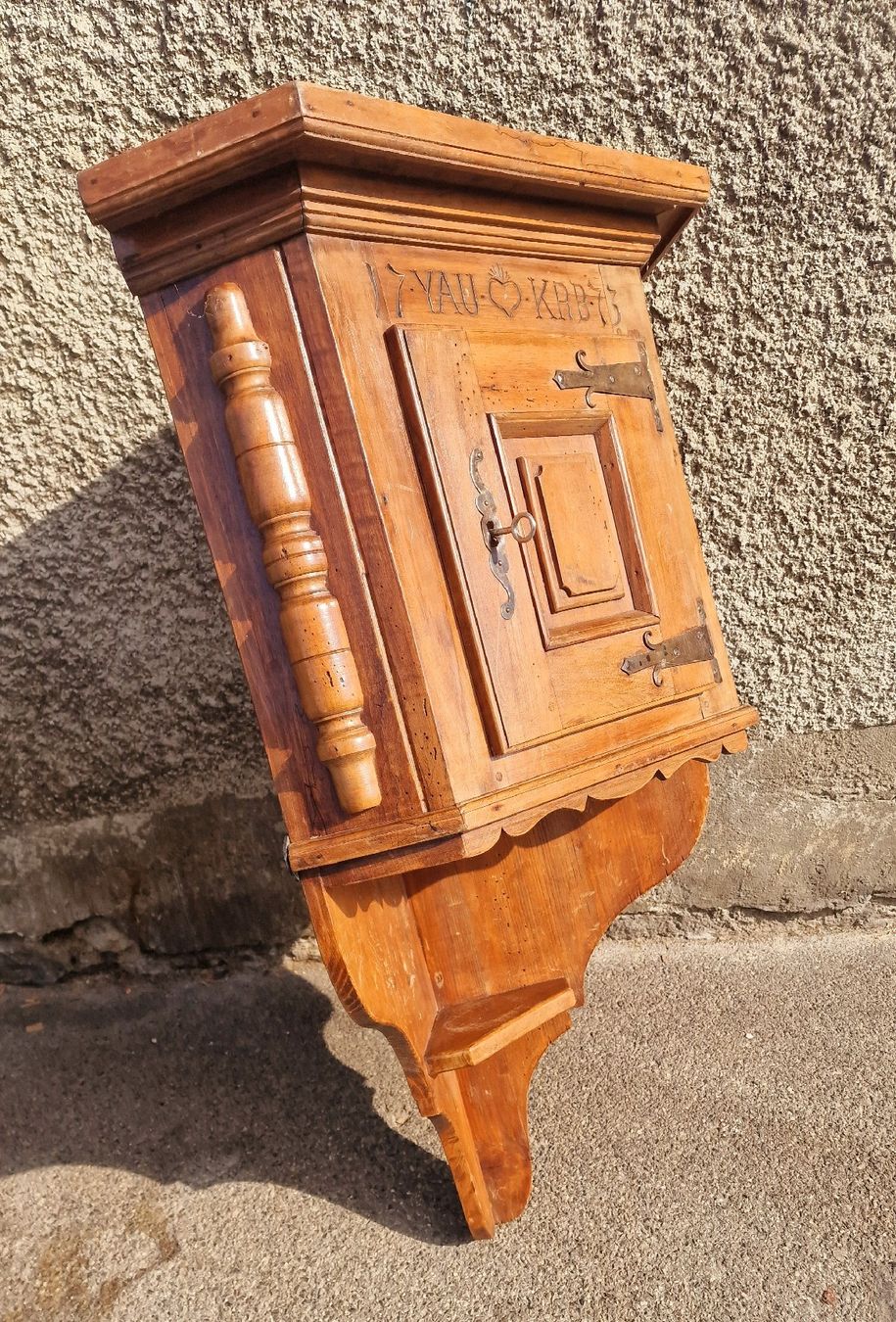 Armadi: Armoire d'angle ancienne – Usato da Lausanne venduto da ama_2fz8 3