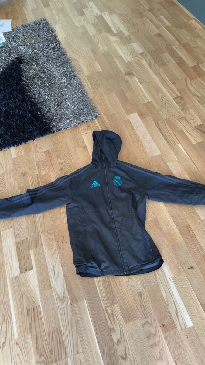 Adidas Jacken: Realmadrid trainerjacke – Gebraucht aus Pieterlen von sam_58jm