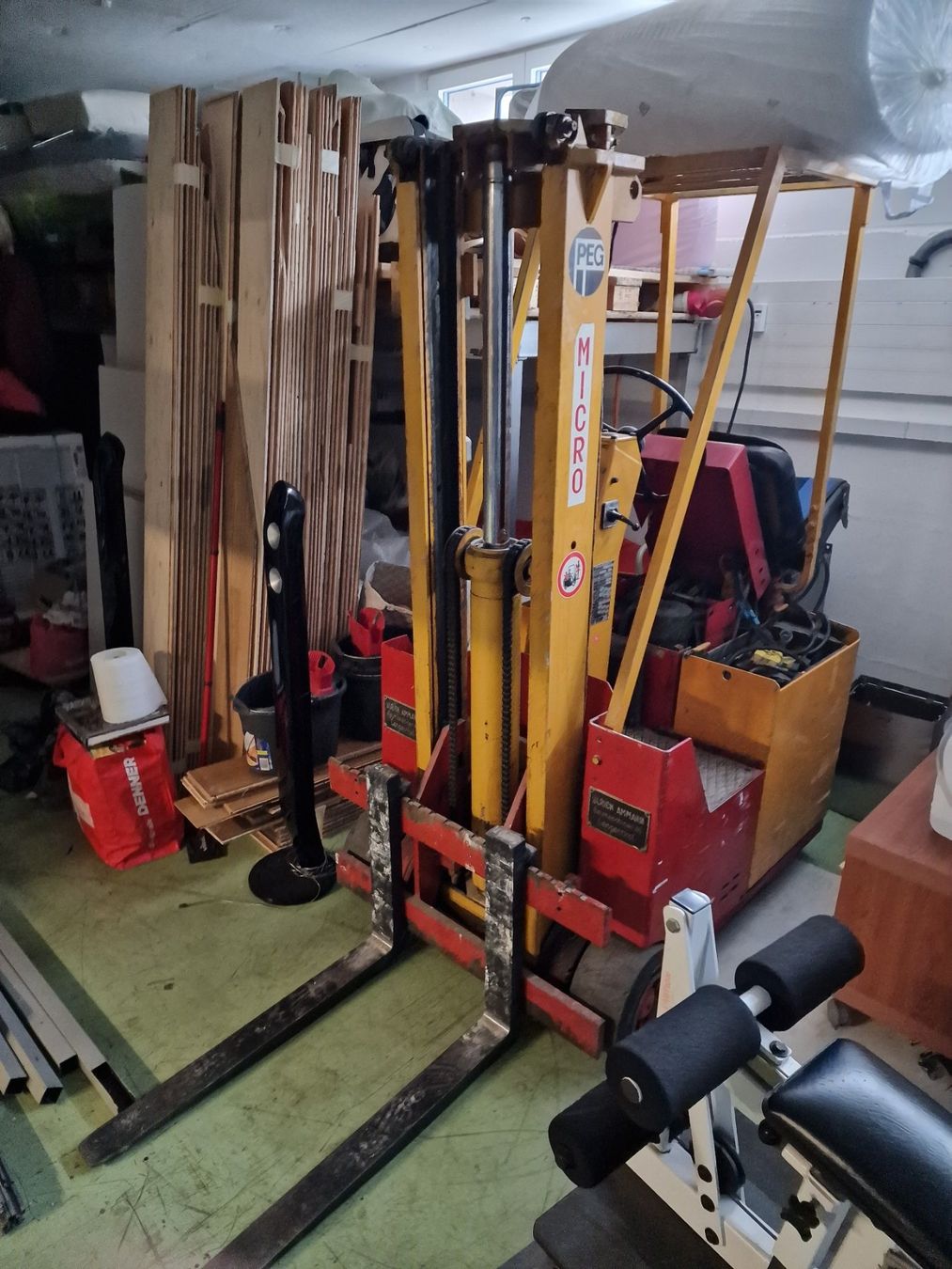 Carrelli elevatori e a forche: Gabelstapler Micro PEG – Usato da Zürich venduto da 4kids 2
