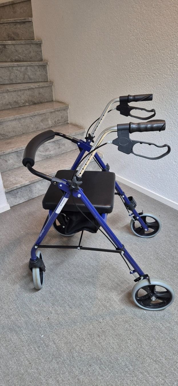 Aides à la marche: Rollator – D'occasion à Huttwil par Hpb7 2