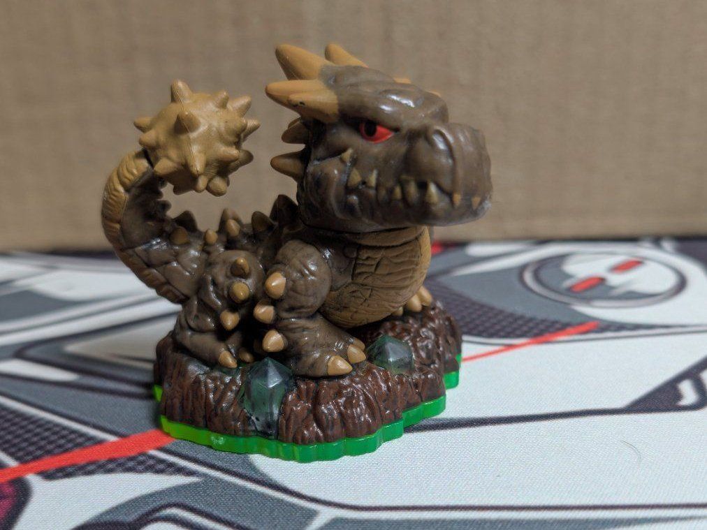 Statuette: Skylanders: Spyros Adenture Bash – Usato da Ennetmoos venduto da ale.cannabona