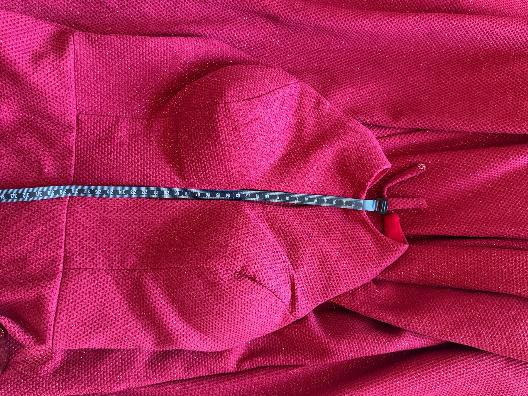 Vestiti: Jovani Red Gown – Usato da Bern venduto da djinal 5