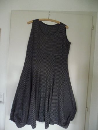 Kleid, gestreift, Gr.?Brustbreite unter dem Arm 52cm.