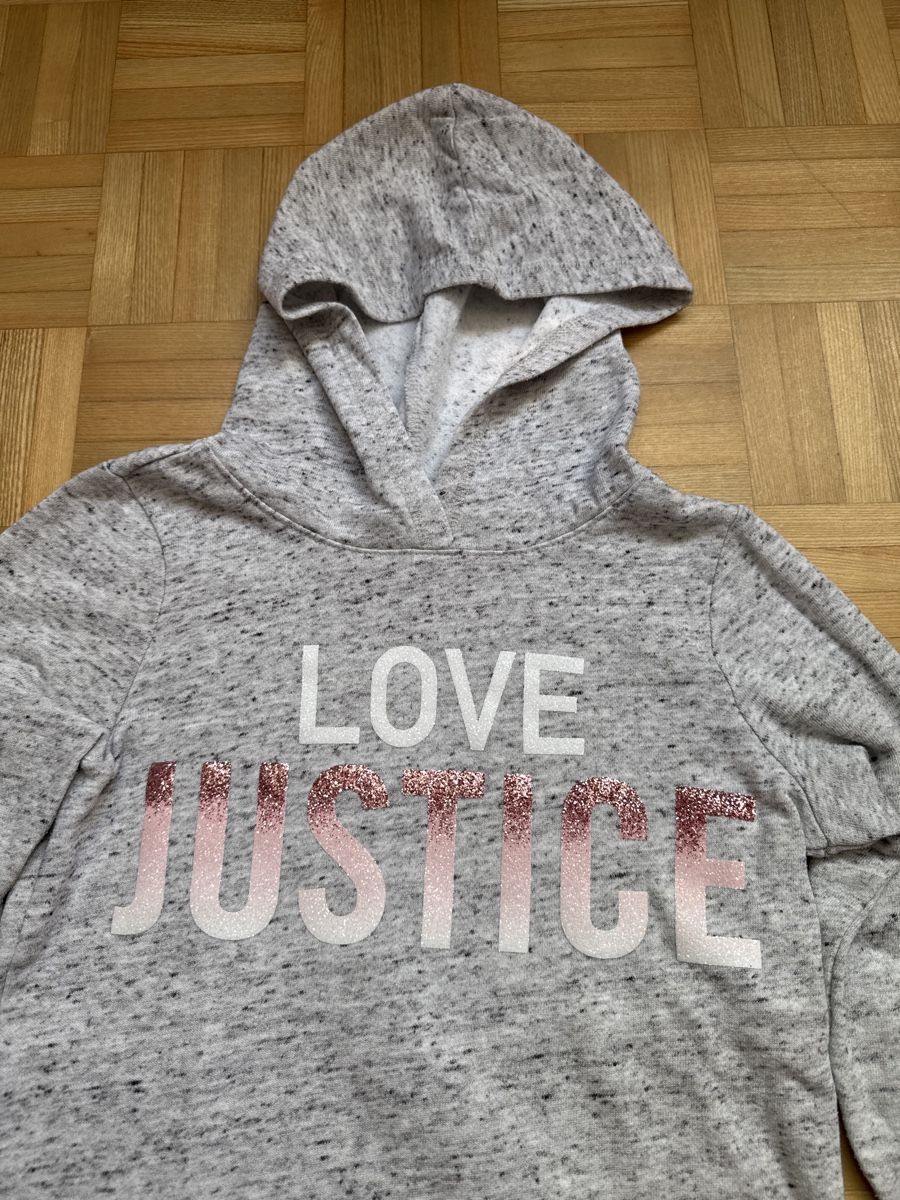 Pullover & Sweatshirts: Mädchen Kapuzenpullover "Love Justice" Gr. 128 – Gebraucht aus Kilchberg ZH von Von_dutch 1