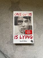 One of us is lying von Karen M. McManus