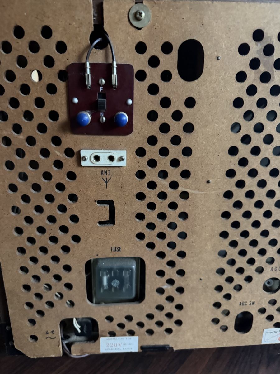 Hitachi Appareils TV: Hitachi Vintage Fernseher – D'occasion à Tennwil par Zaylaaa 4