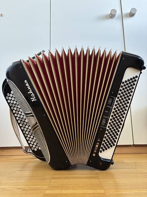 Strumenti musicali: Akkordeon Hohner Riviera IV – Usato da Liebefeld venduto da divi66 3