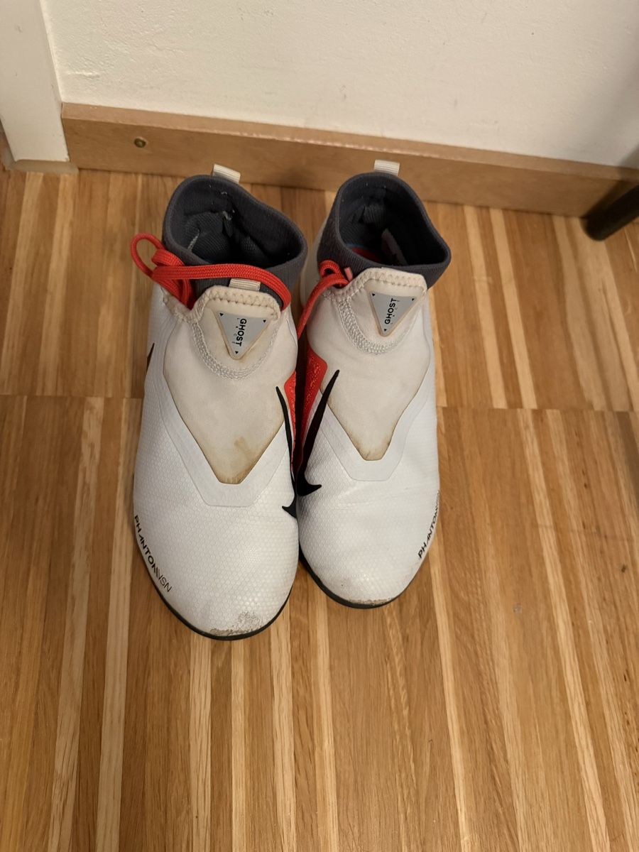 Nike Scarpe per ragazzi: Nike Phantom Kinder Hallenschuhe Gr. 32 Gebraucht – Usato da Zürich venduto da Gross9