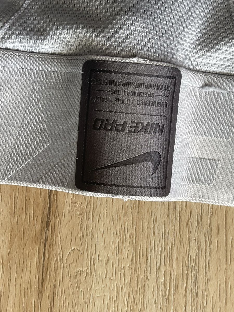 Altro in Moda uomo: Collant Nike Pro Hyperwarm Compression.gris clair neuf  – Nuovo (secondo la descrizione) da Kloten venduto da Vermicelles 5