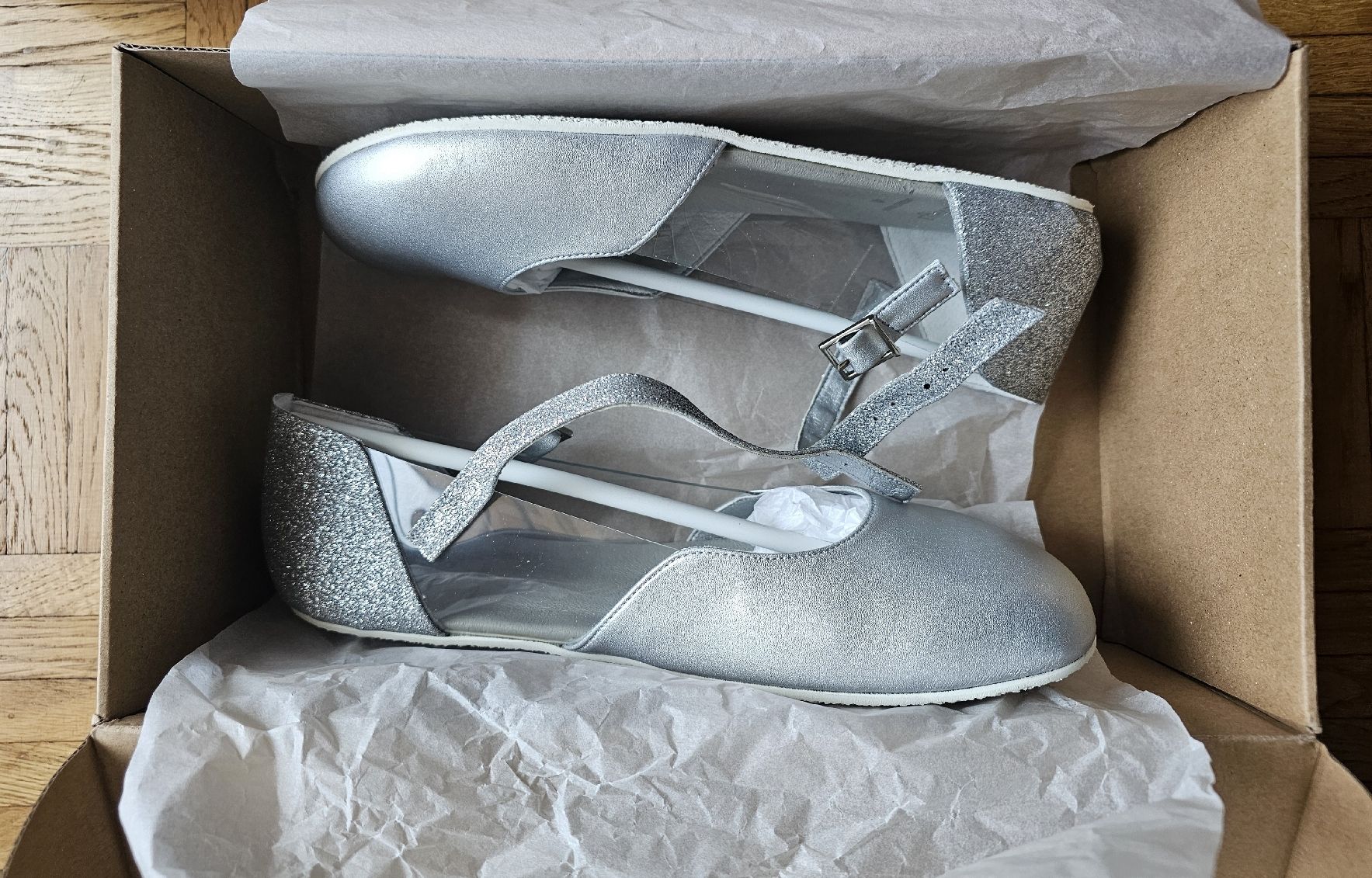 Chaussures femmes: New Navega barefoot silver flats – Neuf avec emballage d'origine à Zürich par Ada2