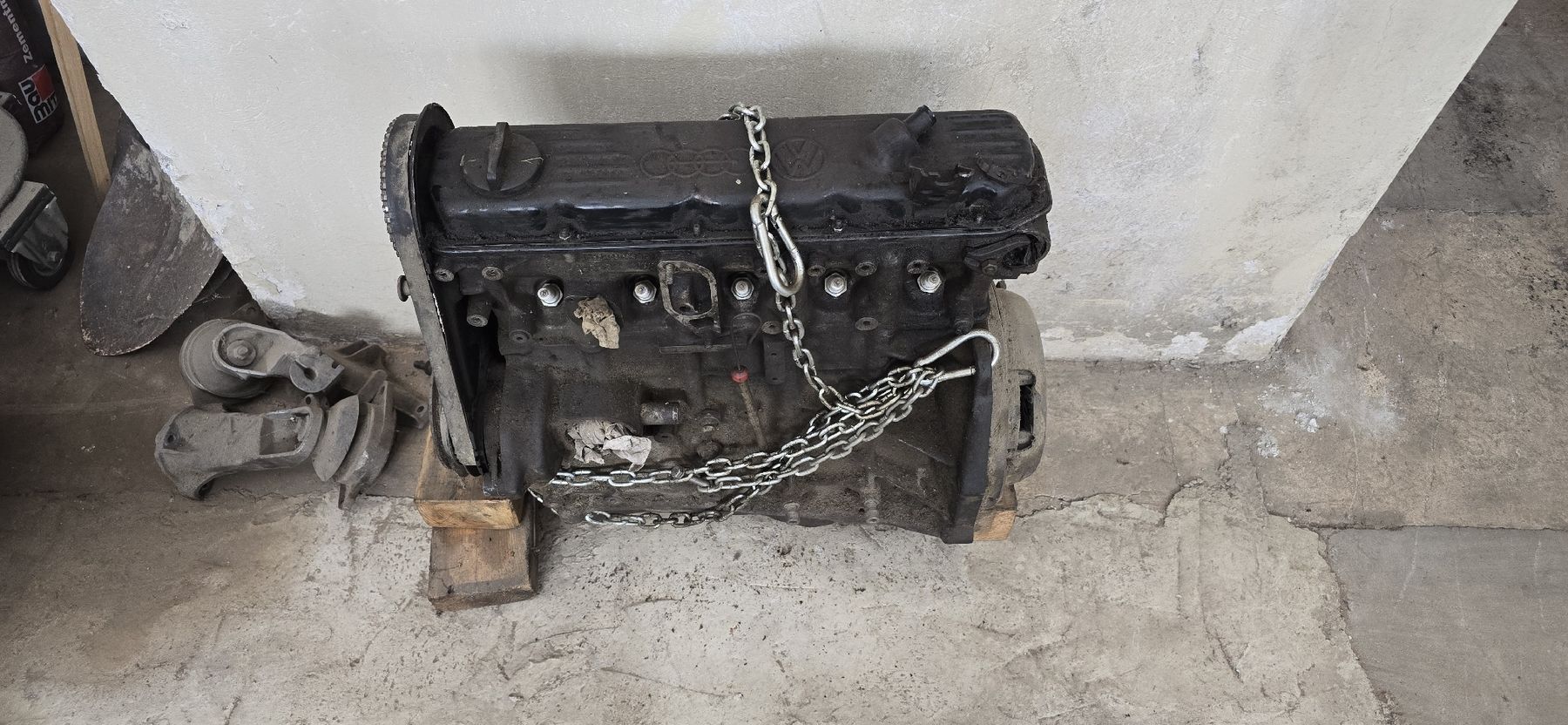 Audi Tutti pezzi di ricambio auto: Audi 80/81/85/90/100 – Usato da Rickenbach Sulz venduto da AE_BI 7
