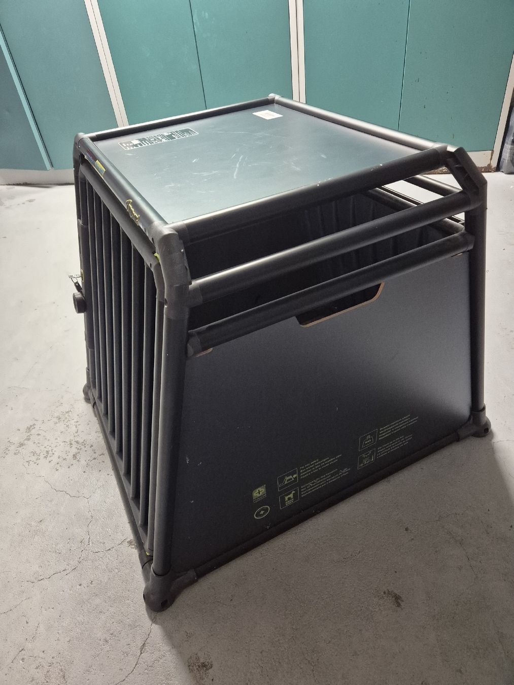 Cucce & Letti: Autohundebox 4pets noir Gr. M – Usato da Sargans venduto da roliroli44 1