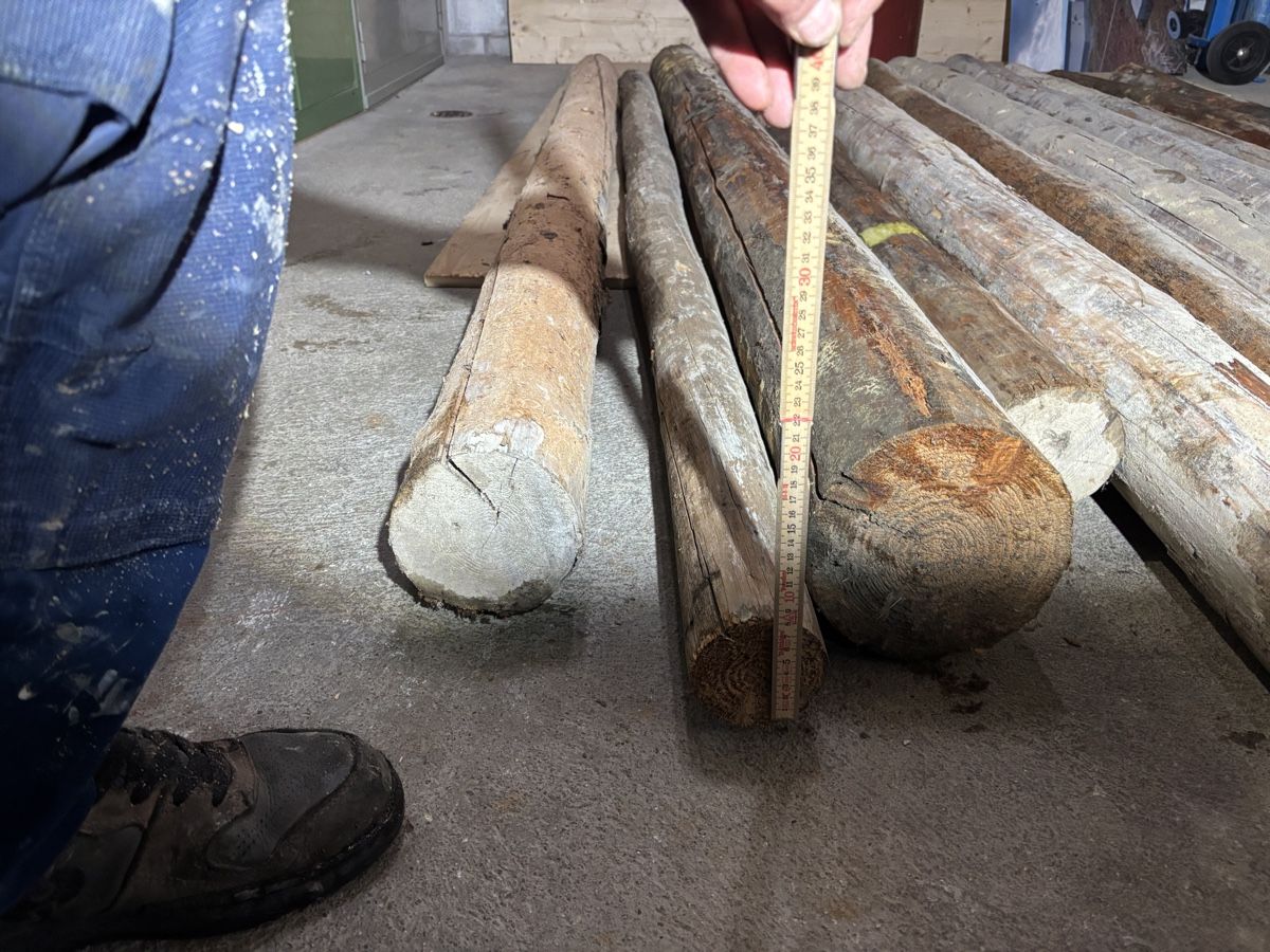 Articoli in legno: Altholz rundholzbalken – Usato da Turbenthal venduto da inf_77rq 4
