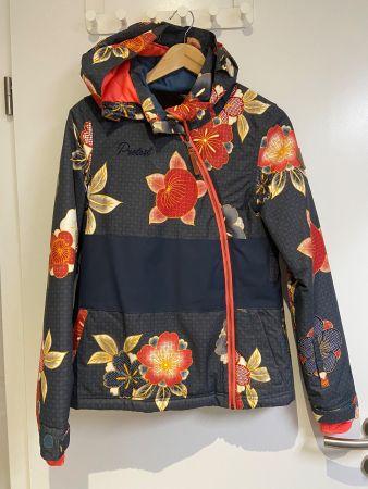 une belle veste de ski/hiver pour femme de Protest taille XS