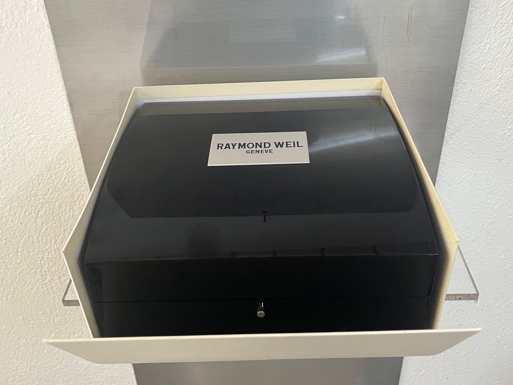 Scatole porta orologi: écrin de montre Reymond Weil neuf – Nuovo (secondo la descrizione) da St-Légier-Chiésaz venduto da Antichorloge