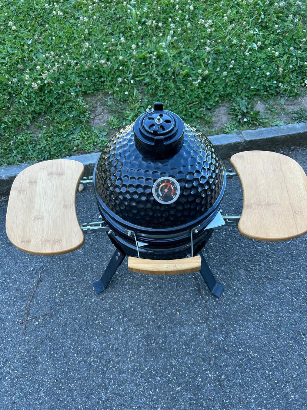 Griglie: Keramik Grill KAMADO mit Seitentischen – Usato da Basel venduto da faz_hdd8 6