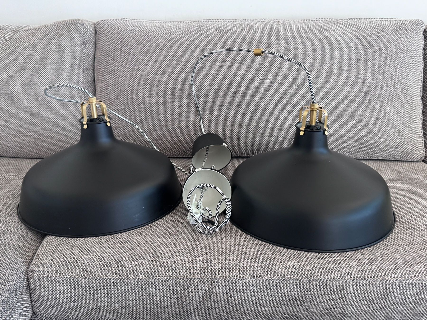 Ikea Kronleuchter & Deckenlampen: 2x IKEA RANARP Hängeleuchte, schwarz, 38 cm – Gebraucht aus Zürich von TinyColors 1