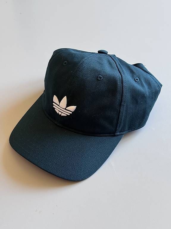 Hüte, Mützen & Caps: Adidas Cap – Neu und originalverpackt aus Bern von rol_nq2r
