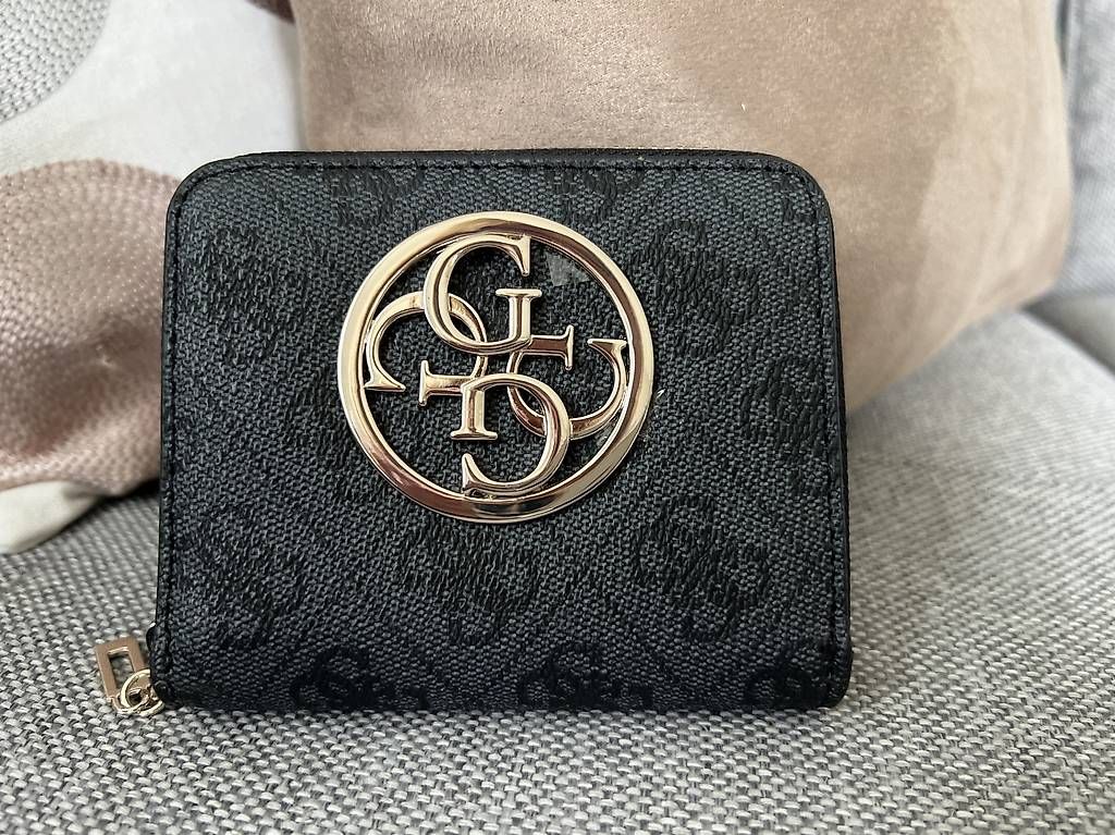 Portemonnaie: Porte-monnaie GUESS – Gebraucht aus Echallens von fayetrahel