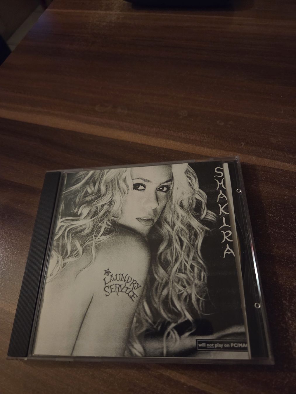 CDs: Shakira - Laundry Service – D'occasion à Wattenwil par Mage66