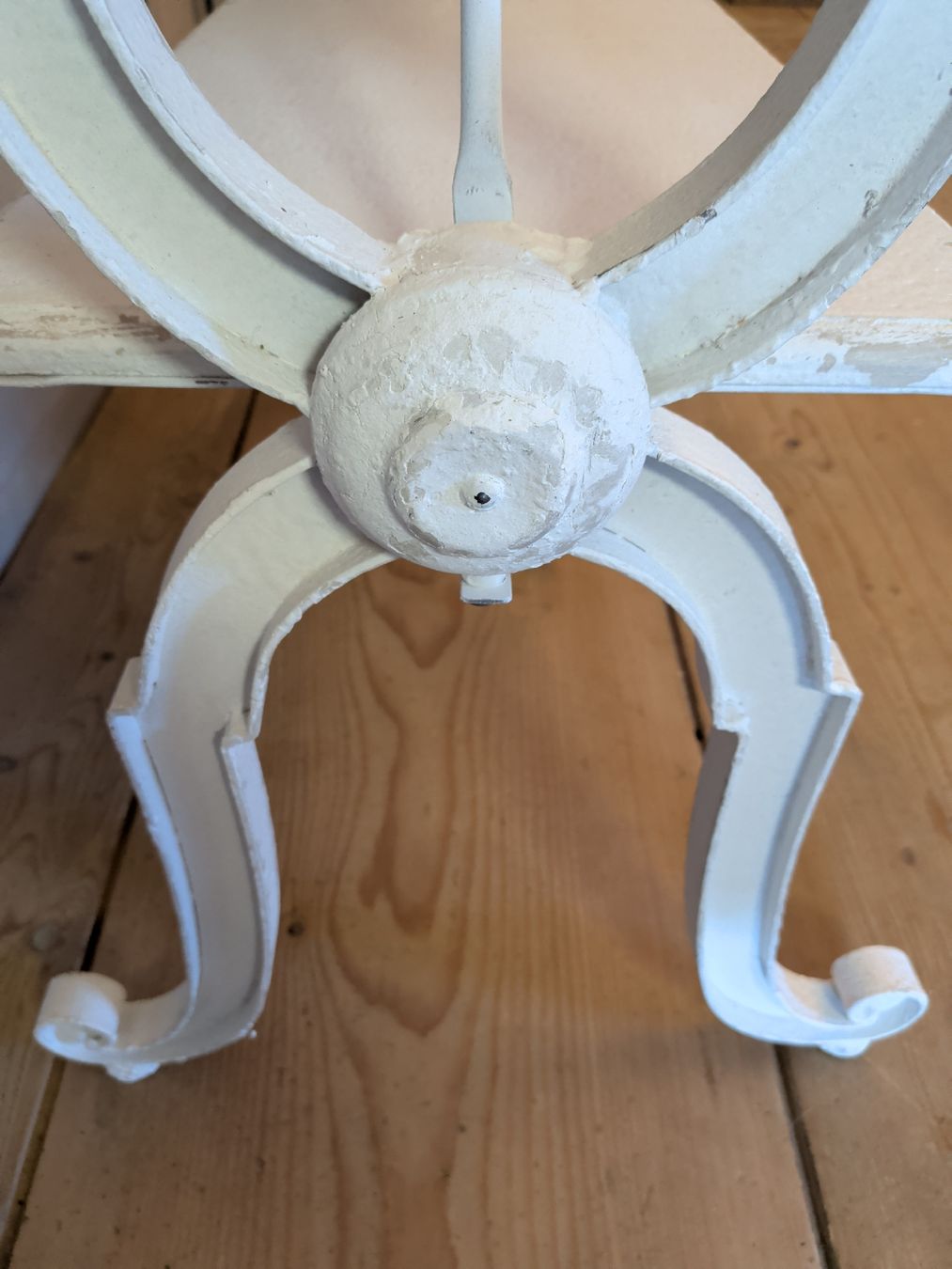 Tische: Shabby Chic Pflanztisch für drinnen oder draussen  – Gebraucht aus Dietfurt von Subforce1853 3