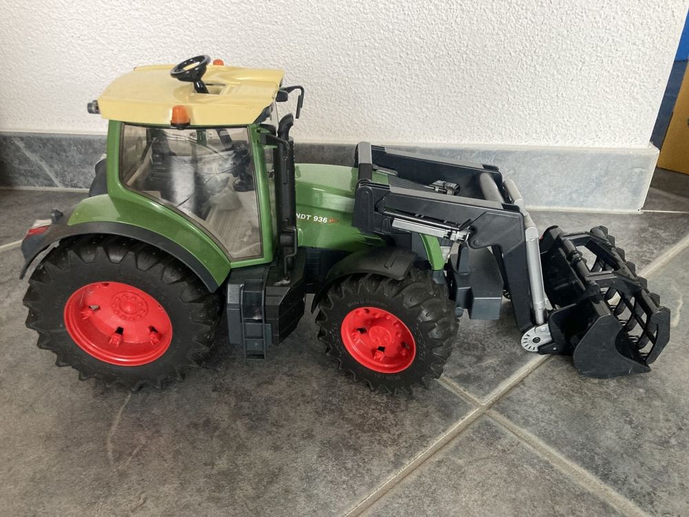 bruder Traktor Fendt 936 Vario mit Frontlader