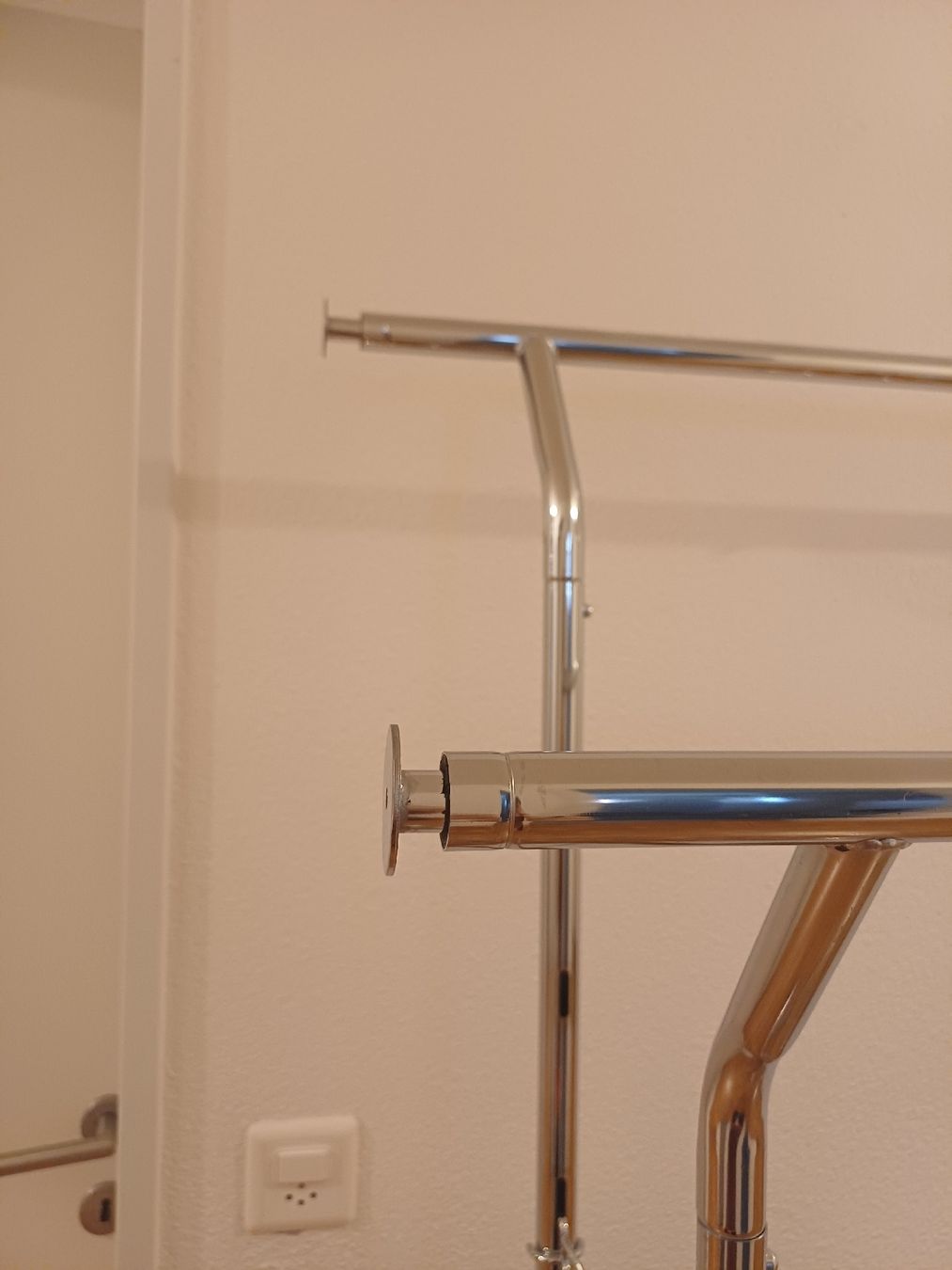 Porte manteau: Kleiderständer mit 2 Stangen, "Songmics Hangy" – D'occasion à Dietlikon par mer_5vpv 2