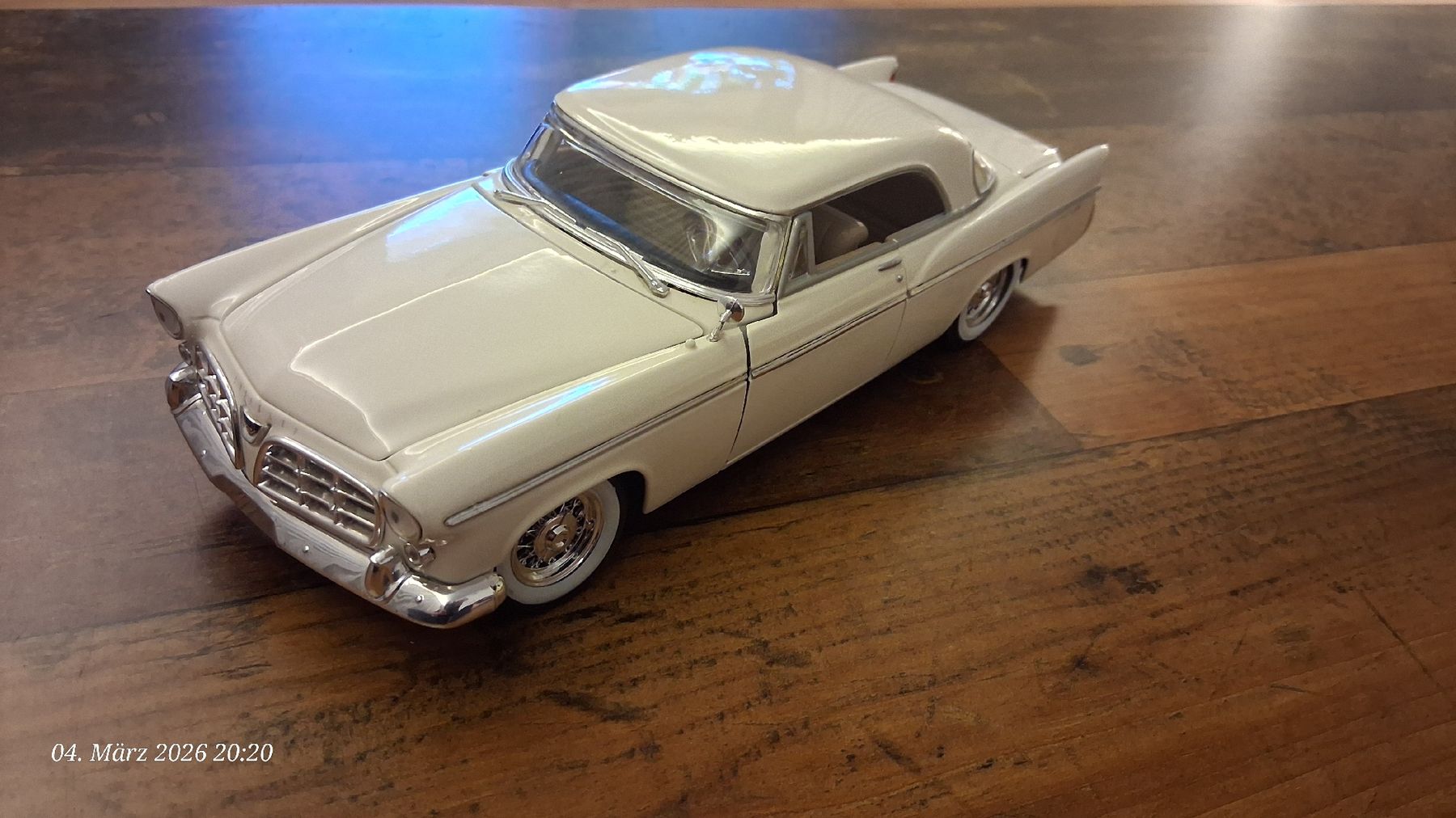 Maisto Modellini d'auto: Chrysler 300B 1:18 – Nuovo (secondo la descrizione) da Wolfenschiessen venduto da 2-stroke-garage
