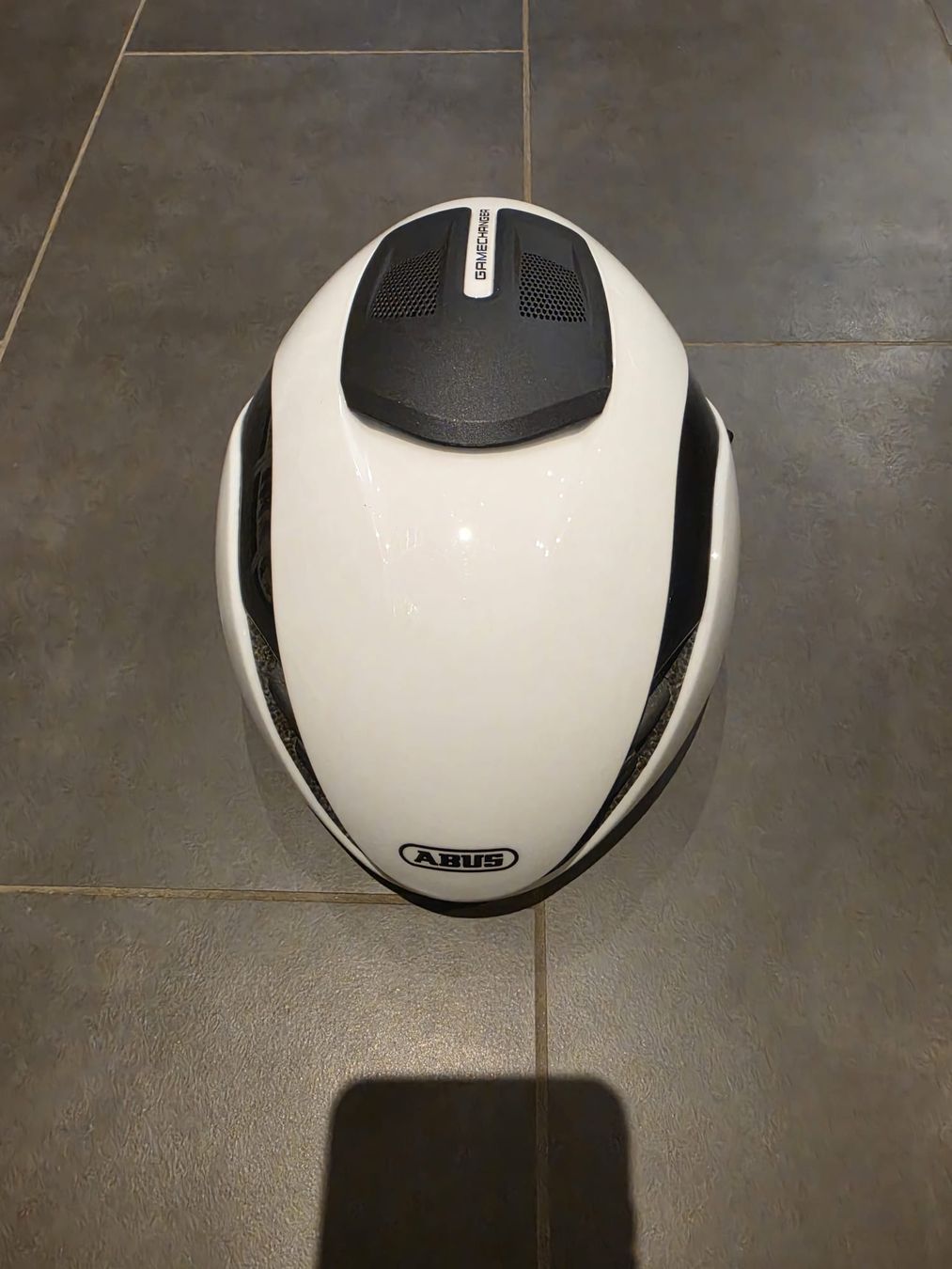 Abus Caschi: Fahrradhelm ABUS Grösse M 54-60 cm neuwertig – Usato da Azmoos venduto da ang_76bt