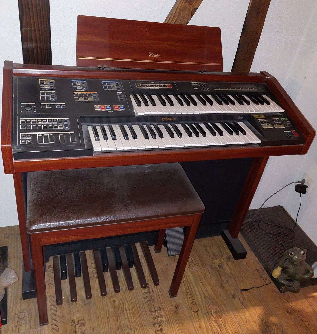 Yamaha Strumenti musicali: Yamaha Heimorgel mit Hocker – Usato da Hauenstein venduto da davia72