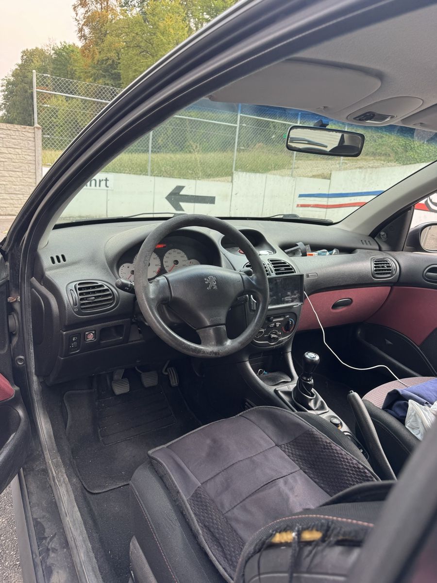 Peugeot Automobili: Peugeot 206 ab CHF 1.- – Usato da Neuenhof venduto da Dbs_707 5