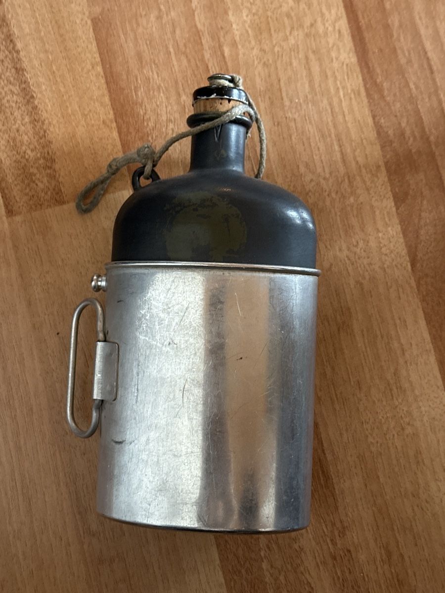 Schweizer Armee Attrezzatura & Pezzi di ricambio: Militär Feldflasche Trinkflasche  Schweizer Armee – Usato da St. Gallen venduto da mai_2lcj 1