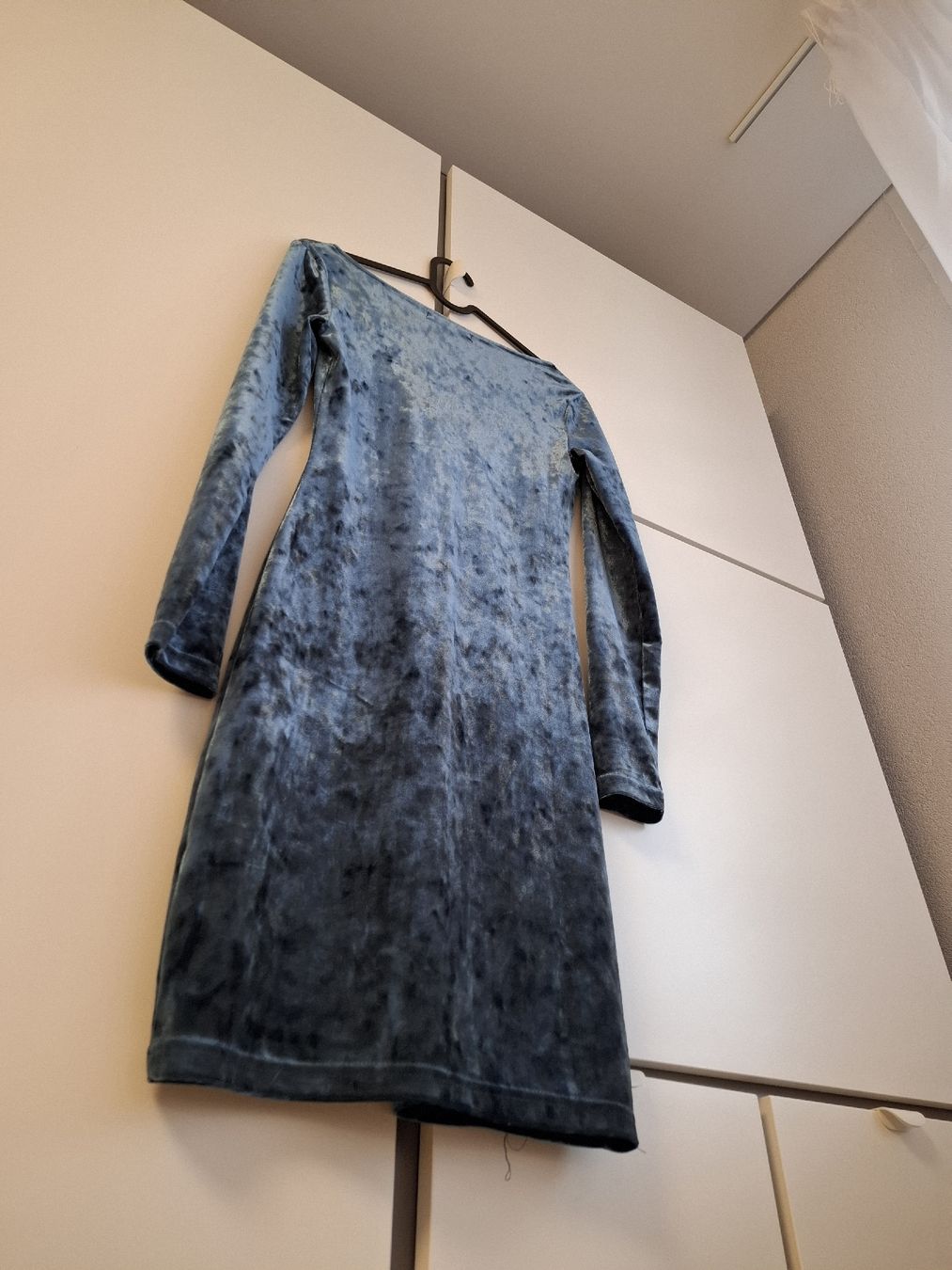 Vestiti: robe bleue marine en velour – Usato da Ecublens FR venduto da ame_y8tq 1