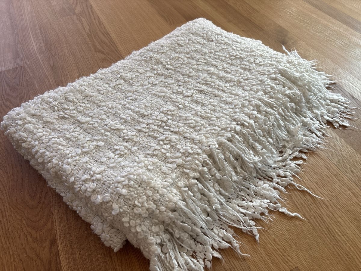 Ikea Coperte: White Textured Throw Blanket with Fringed Edges – Usato da Zürich venduto da cha_jz8q 1