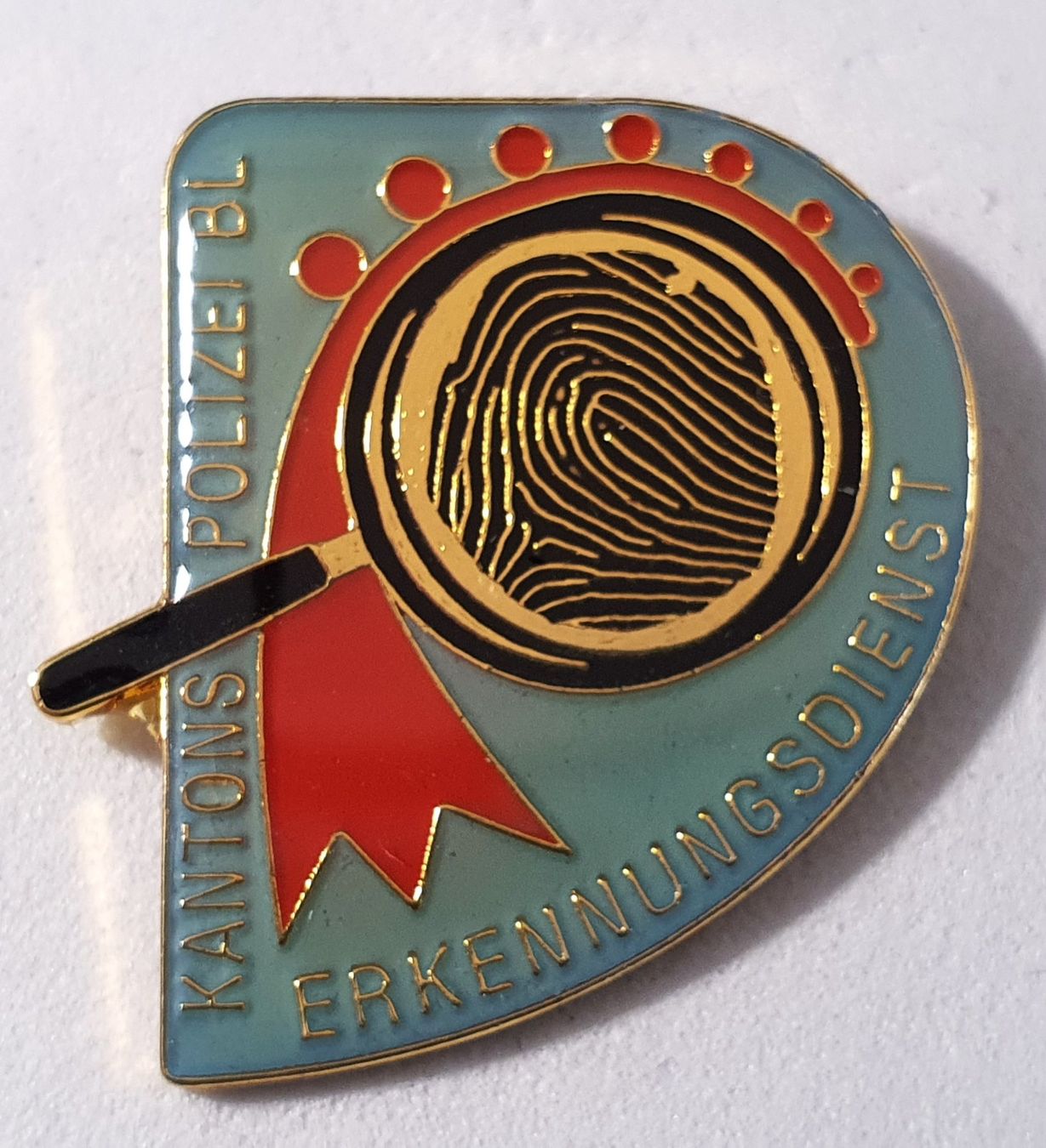 Plaketten & Abzeichen: AA066 - Pin Kantons Polizei Baselland Erkennungsdienst – Gebraucht aus Reinach BL von Boston-Verkauf