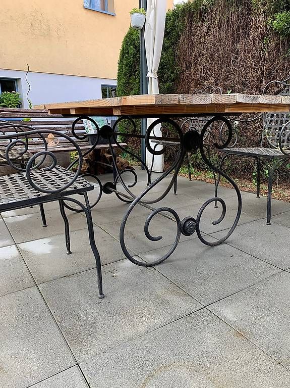 Tables: Gartentisch Handgeschmiedet mit Stühlen  – D'occasion à Diessenhofen par skjuser